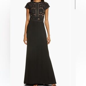 Tadashi Shoji
Lace & Crepe A-
Line Gown